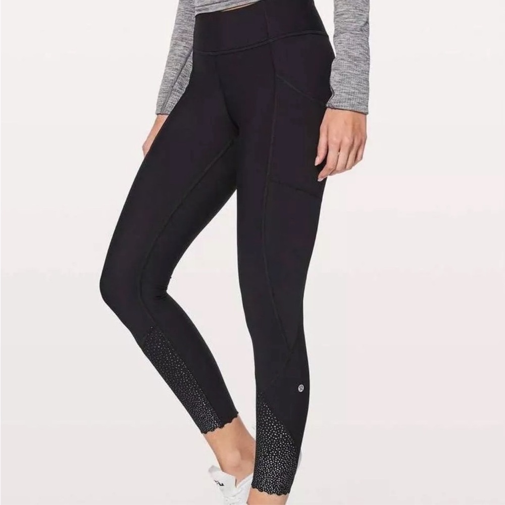 Lululemon Tight Stuff Tight 25” Scalloped Hem, high waisted, side pockets - sz 2